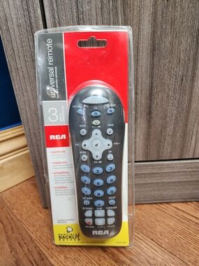 RCA RCR314WR 3-Device Big Button Universal Remote w/Backlit Keypad Brand New